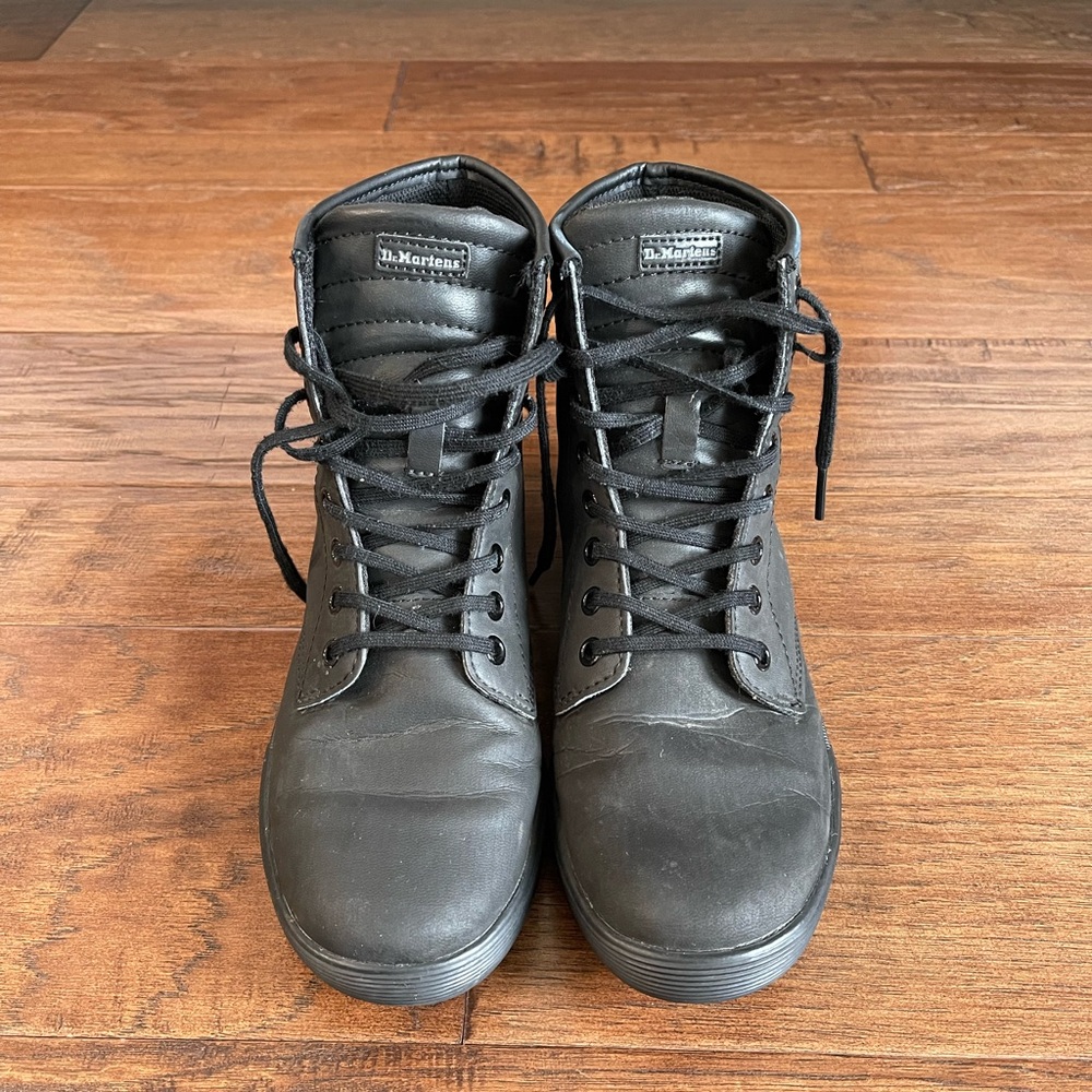 Black matte Dr. Martins Size US 7 woman